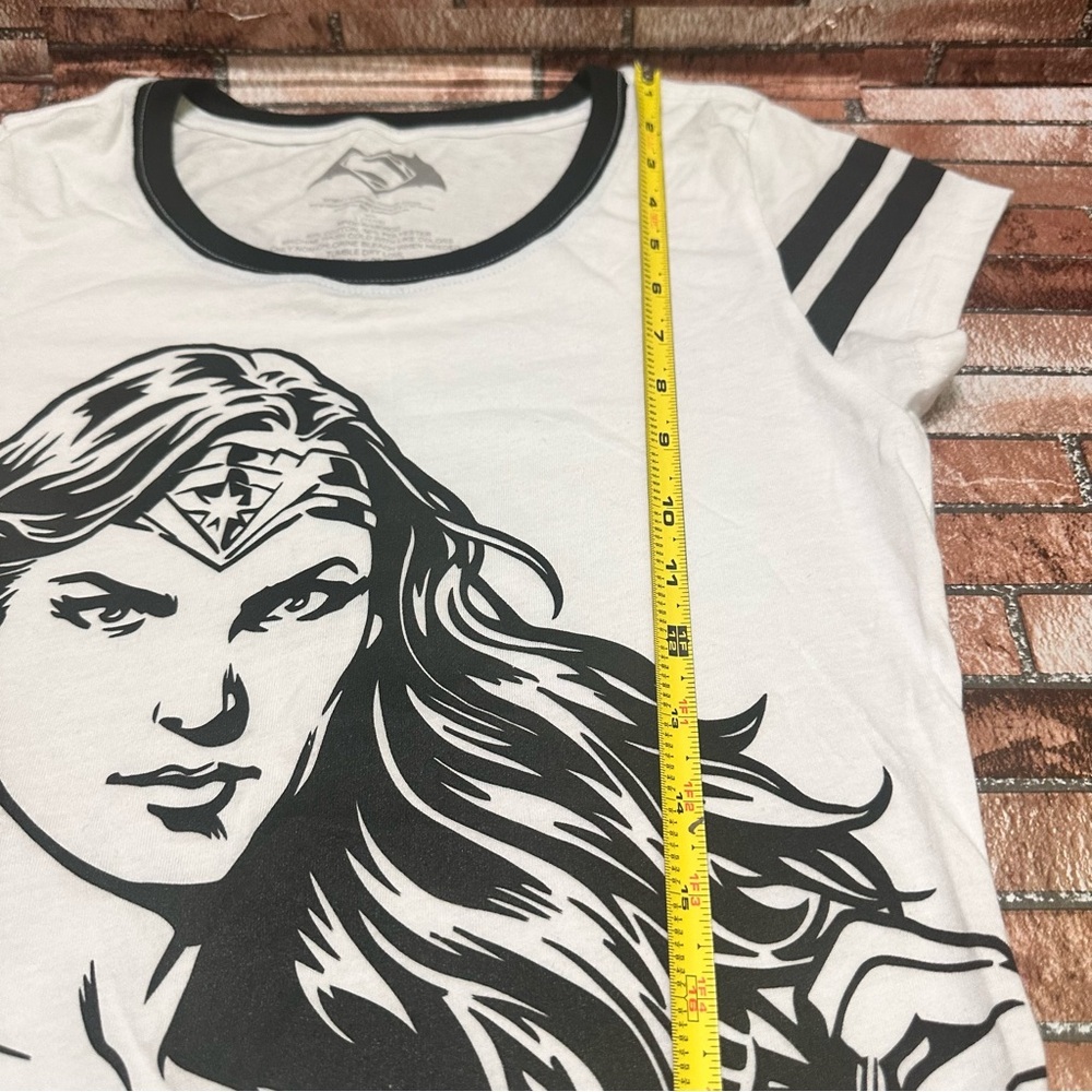 Warner Bros Gray and White Graphic Fitted T-Shirt size L (11-13) - Picture 9 of 11